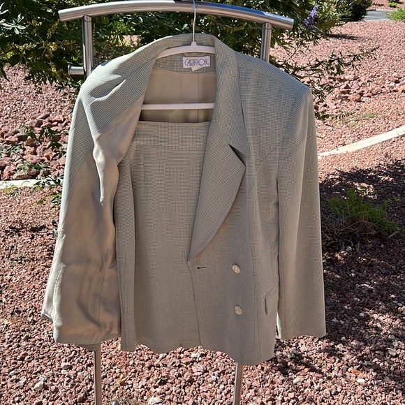 Cartoon business suit jacket and skirt size 36 at Europe, used looking new 🔥 - Picture 2 of 7